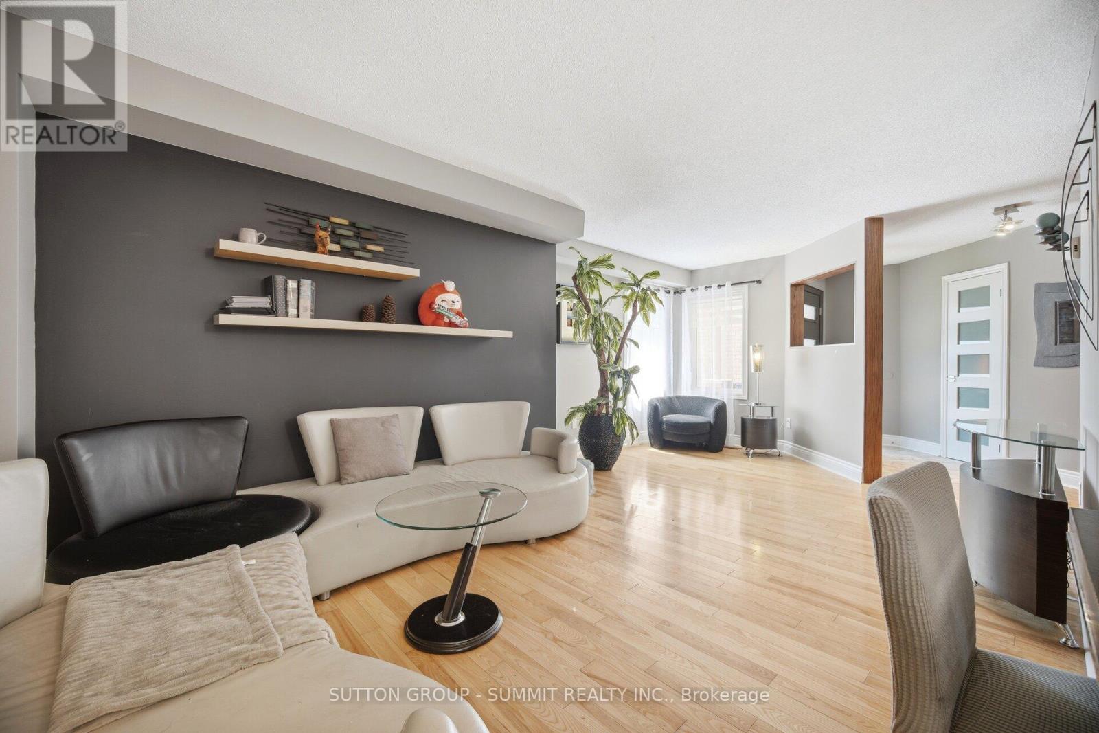 1390 Astrella Crescent, Mississauga, ON - Indoor Photo Showing Living Room