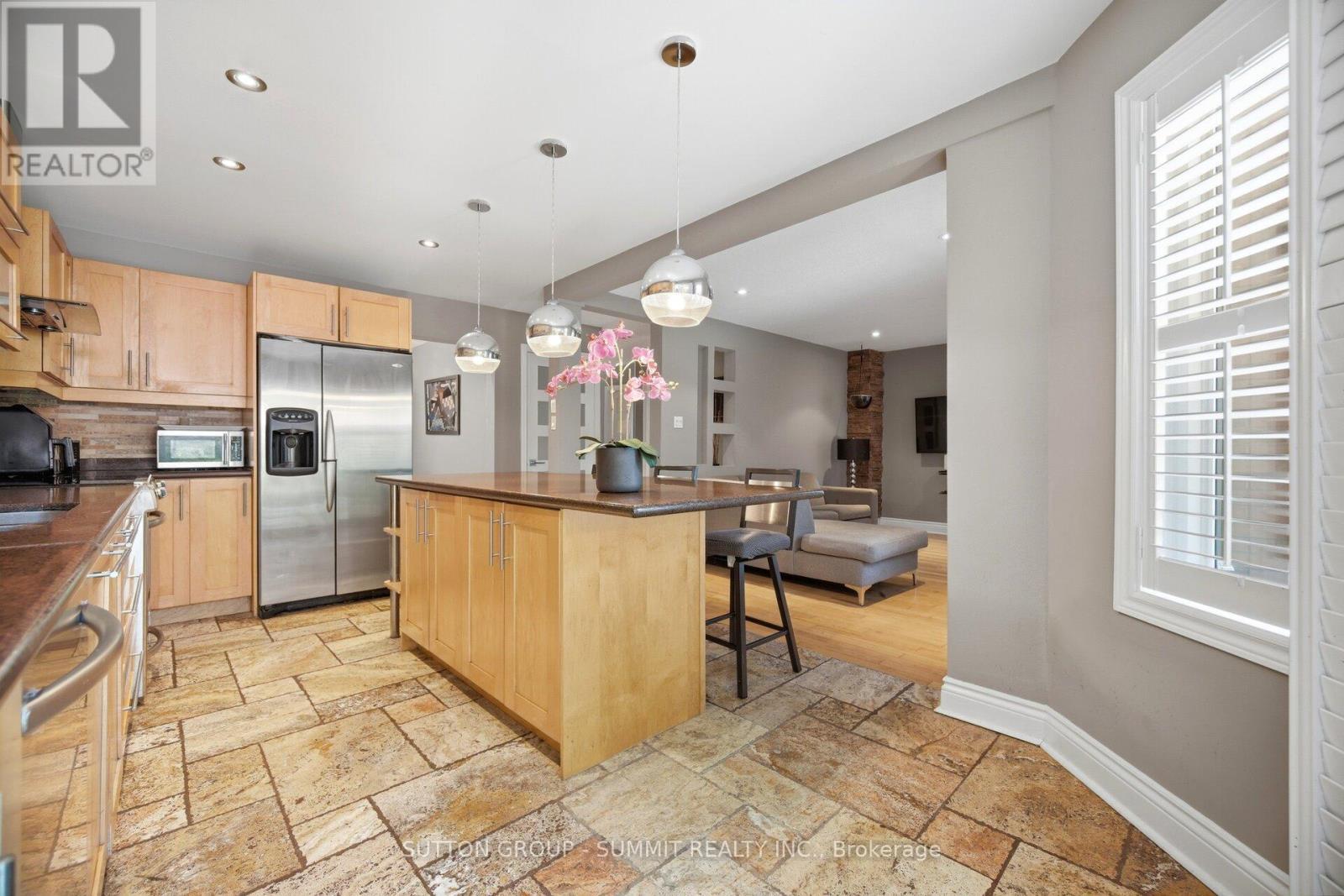 1390 Astrella Crescent, Mississauga, ON - Indoor Photo Showing Kitchen