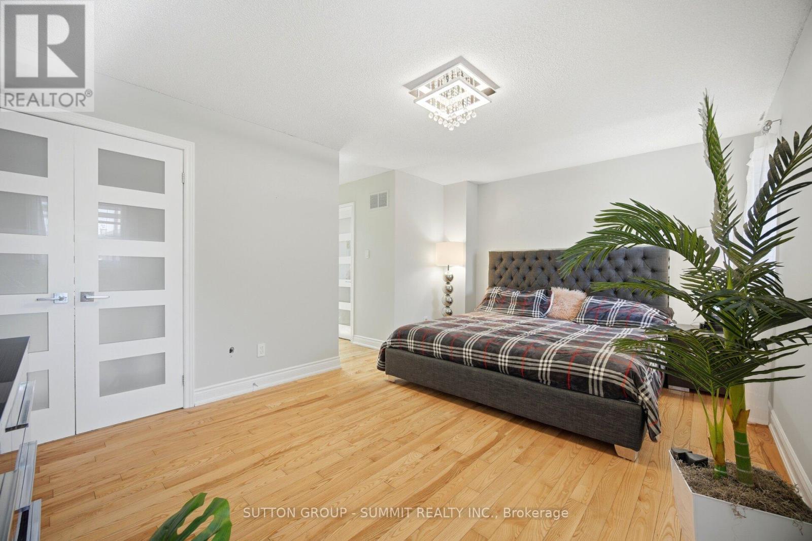 1390 Astrella Crescent, Mississauga, ON - Indoor Photo Showing Bedroom