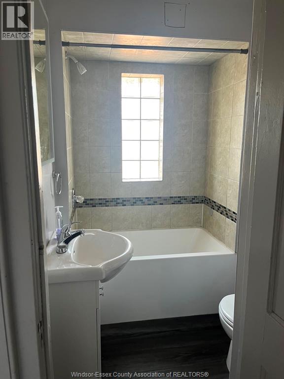 1285 Parent, Windsor, ON - Indoor Photo Showing Bathroom