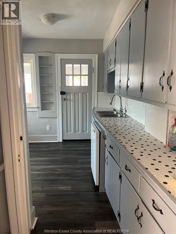 1285 Parent, Windsor, ON - Indoor Photo Showing Kitchen