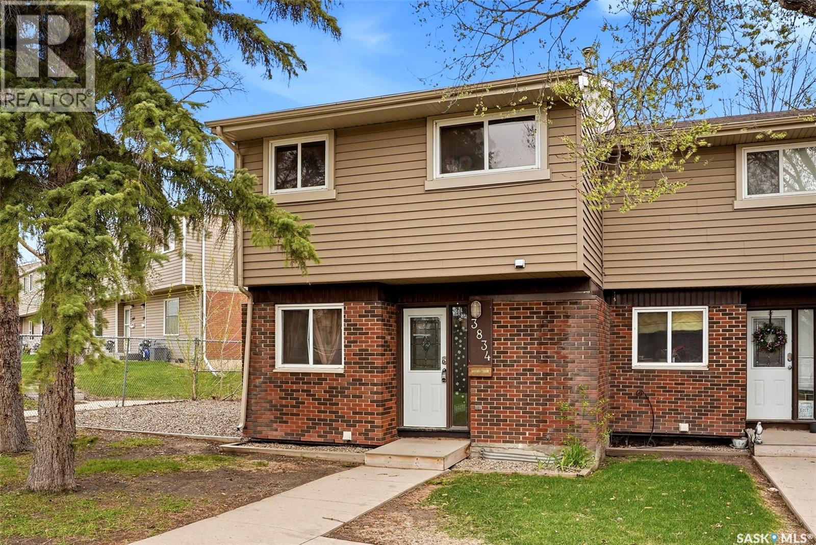 3834 Castle Road, Regina, SK - Outdoor