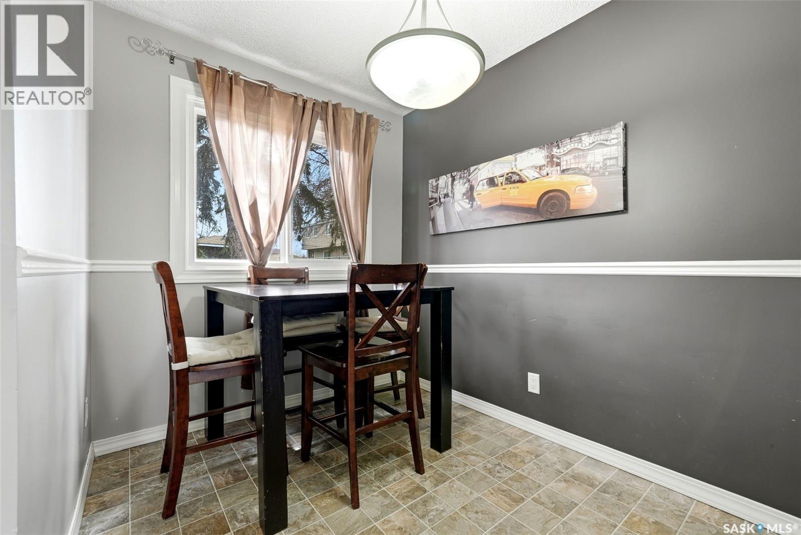 3834 Castle Road, Regina, SK - Indoor Photo Showing Dining Room