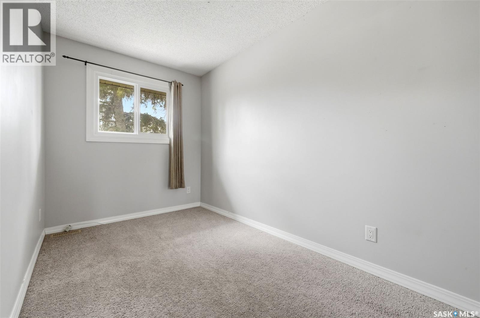 3834 Castle Road, Regina, SK - Indoor Photo Showing Other Room