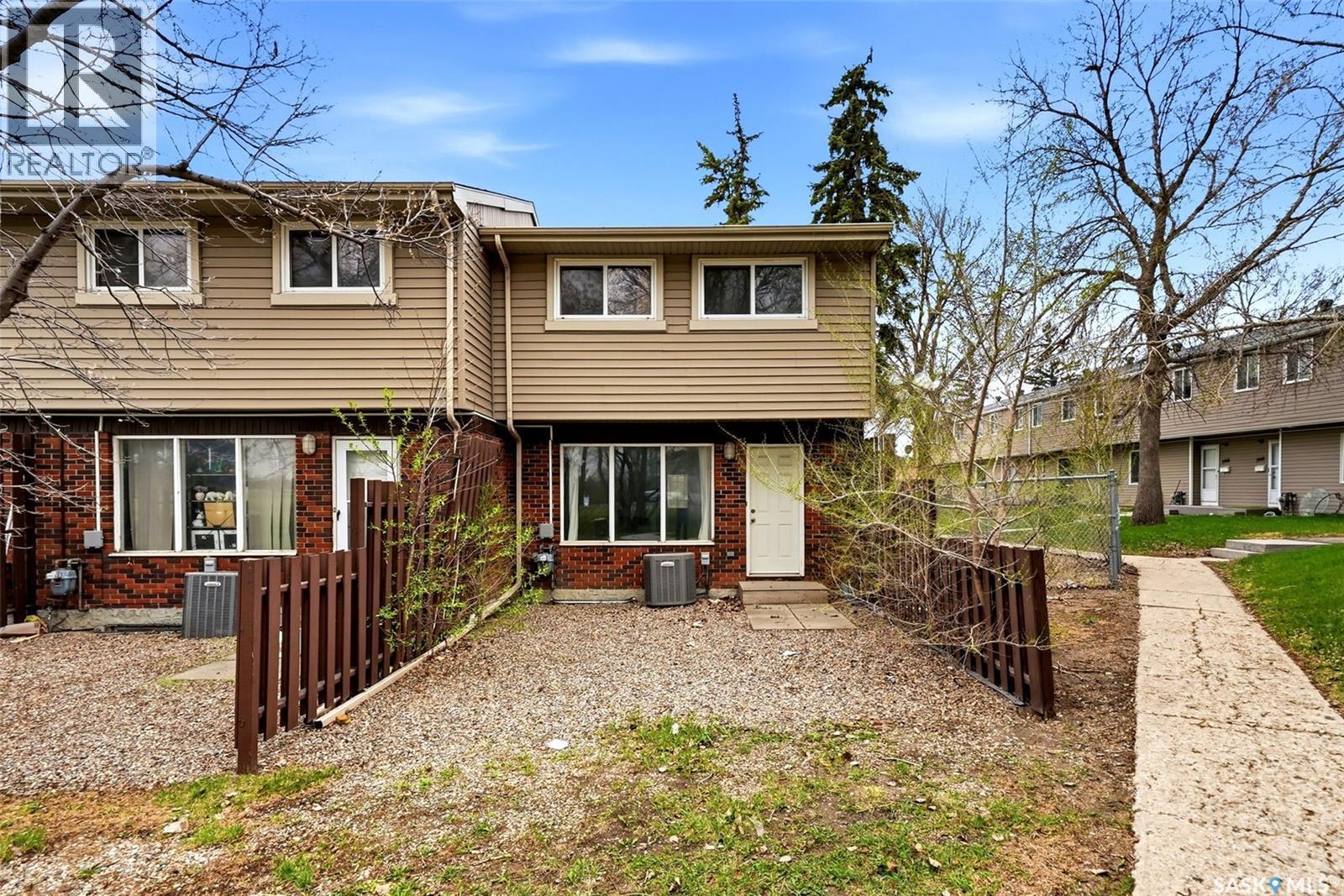 3834 Castle Road, Regina, SK - Outdoor
