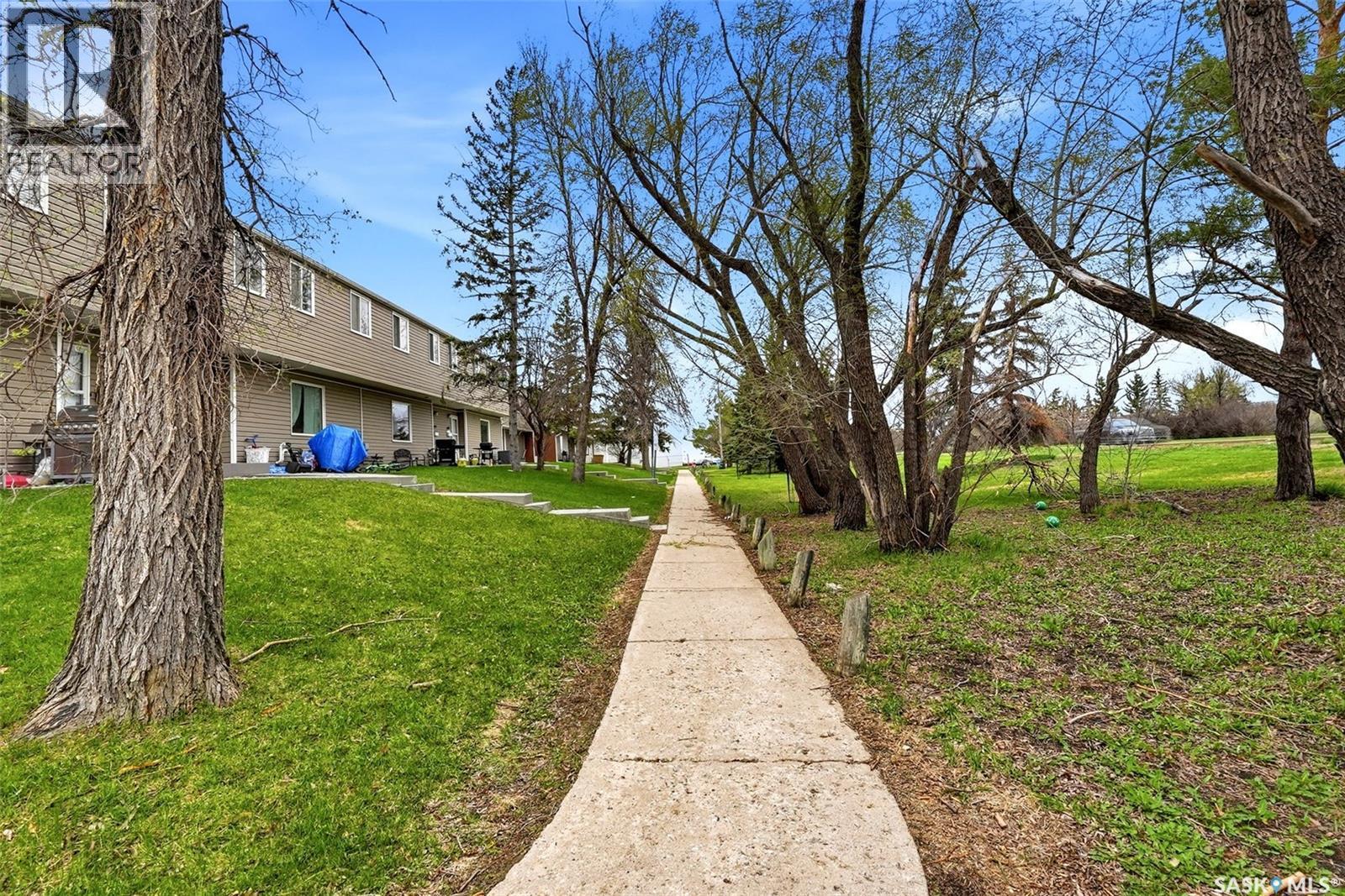 3834 Castle Road, Regina, SK - Outdoor