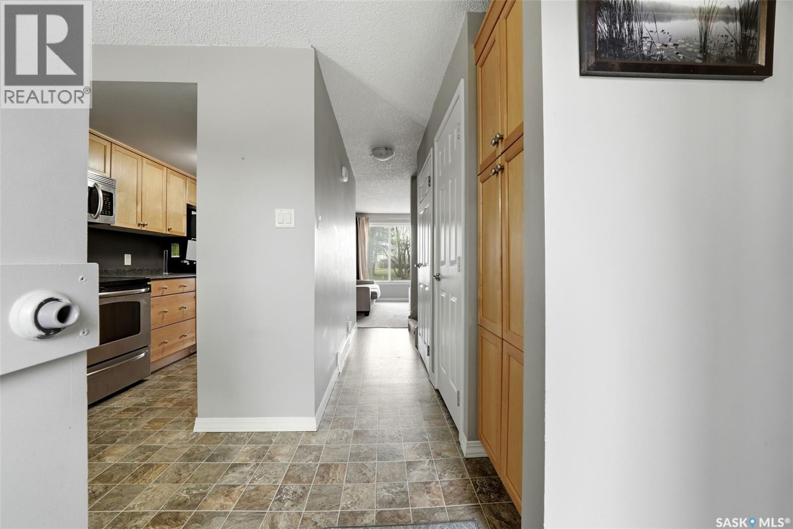 3834 Castle Road, Regina, SK - Indoor