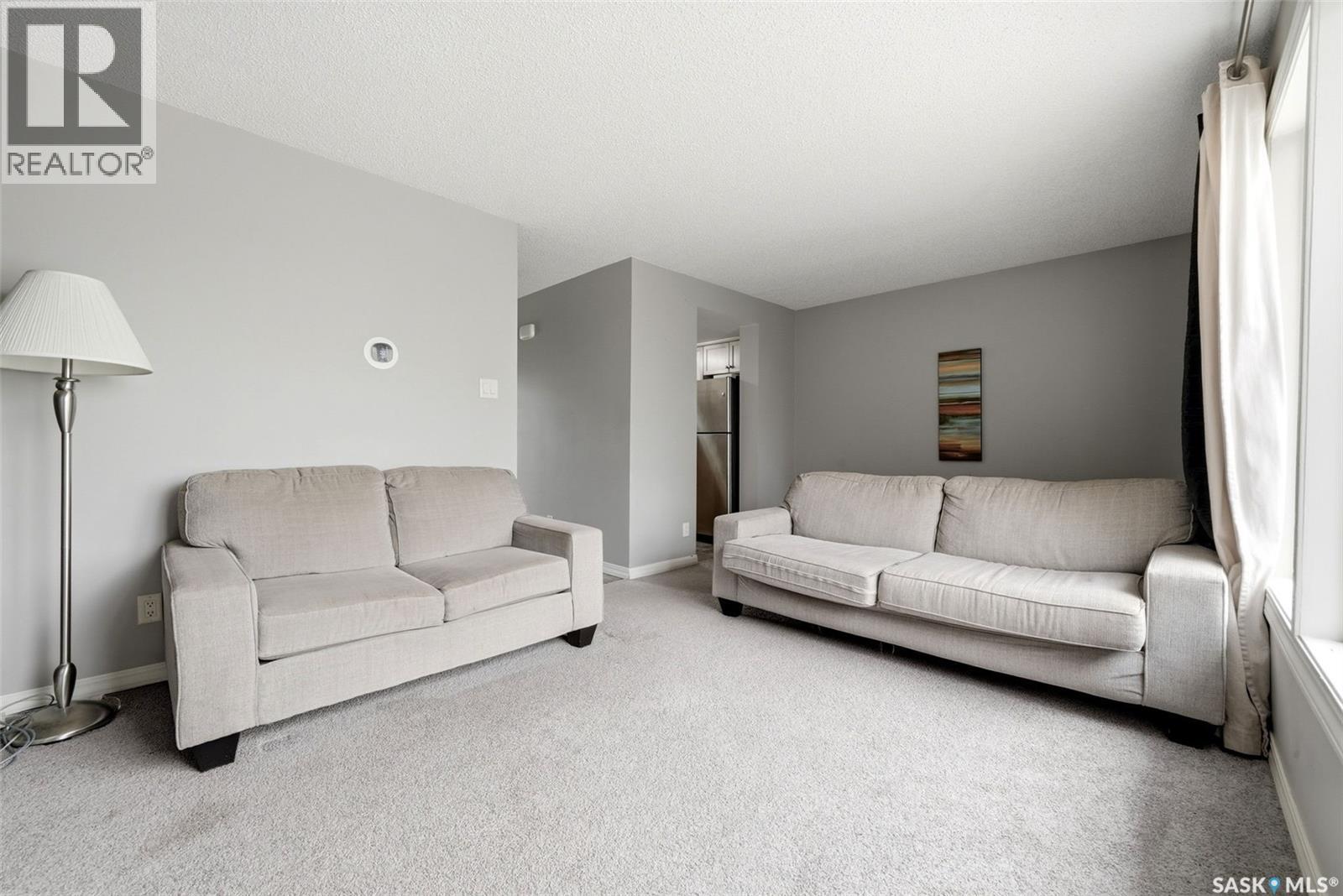 3834 Castle Road, Regina, SK - Indoor Photo Showing Living Room