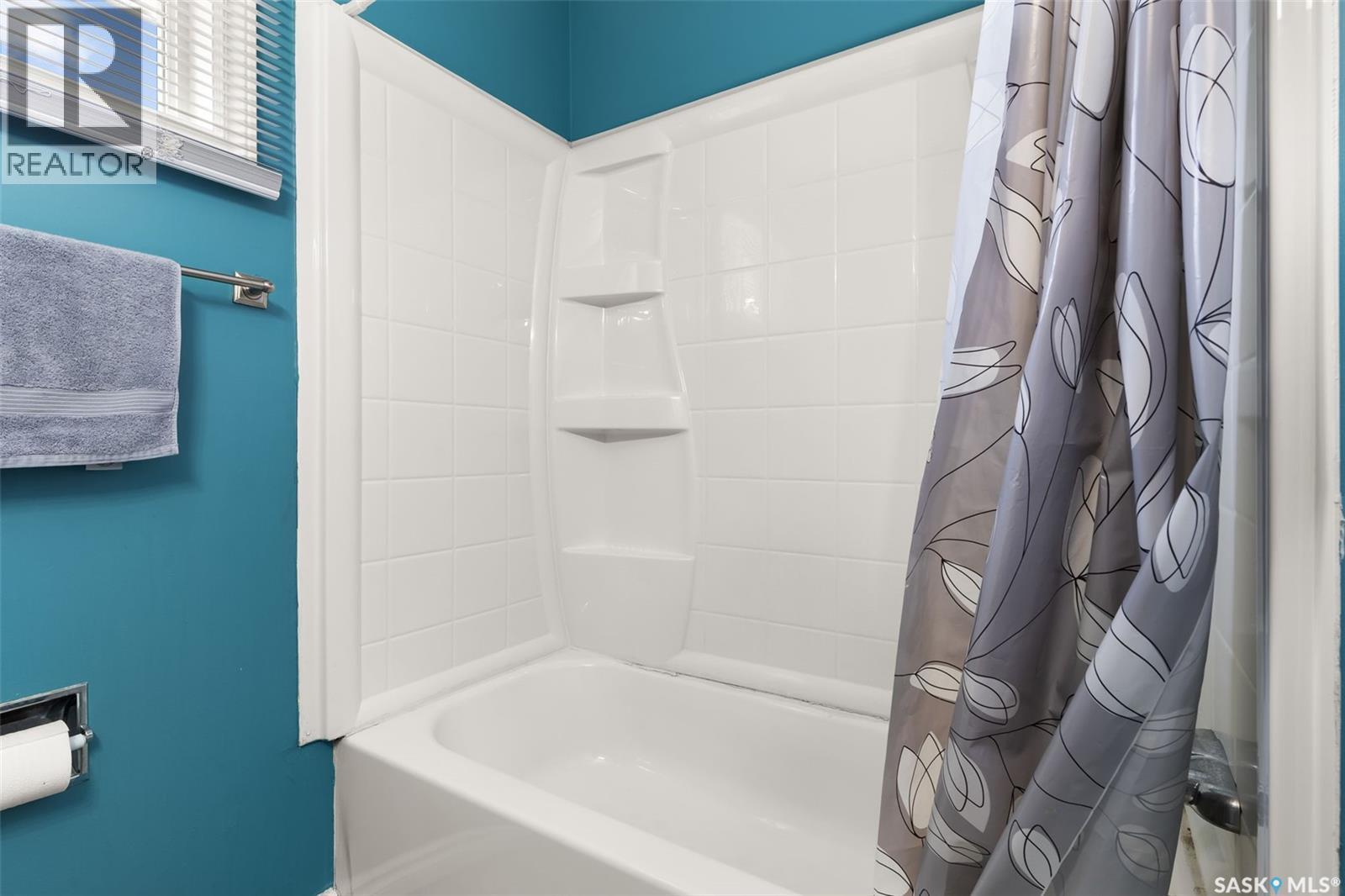 1341 9Th Avenue N, Regina, SK - Indoor Photo Showing Bathroom