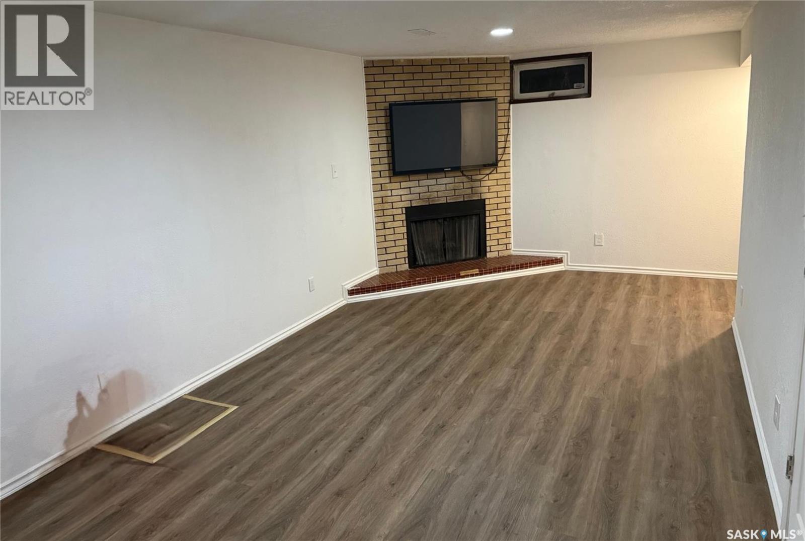 1341 9Th Avenue N, Regina, SK - Indoor Photo Showing Living Room With Fireplace