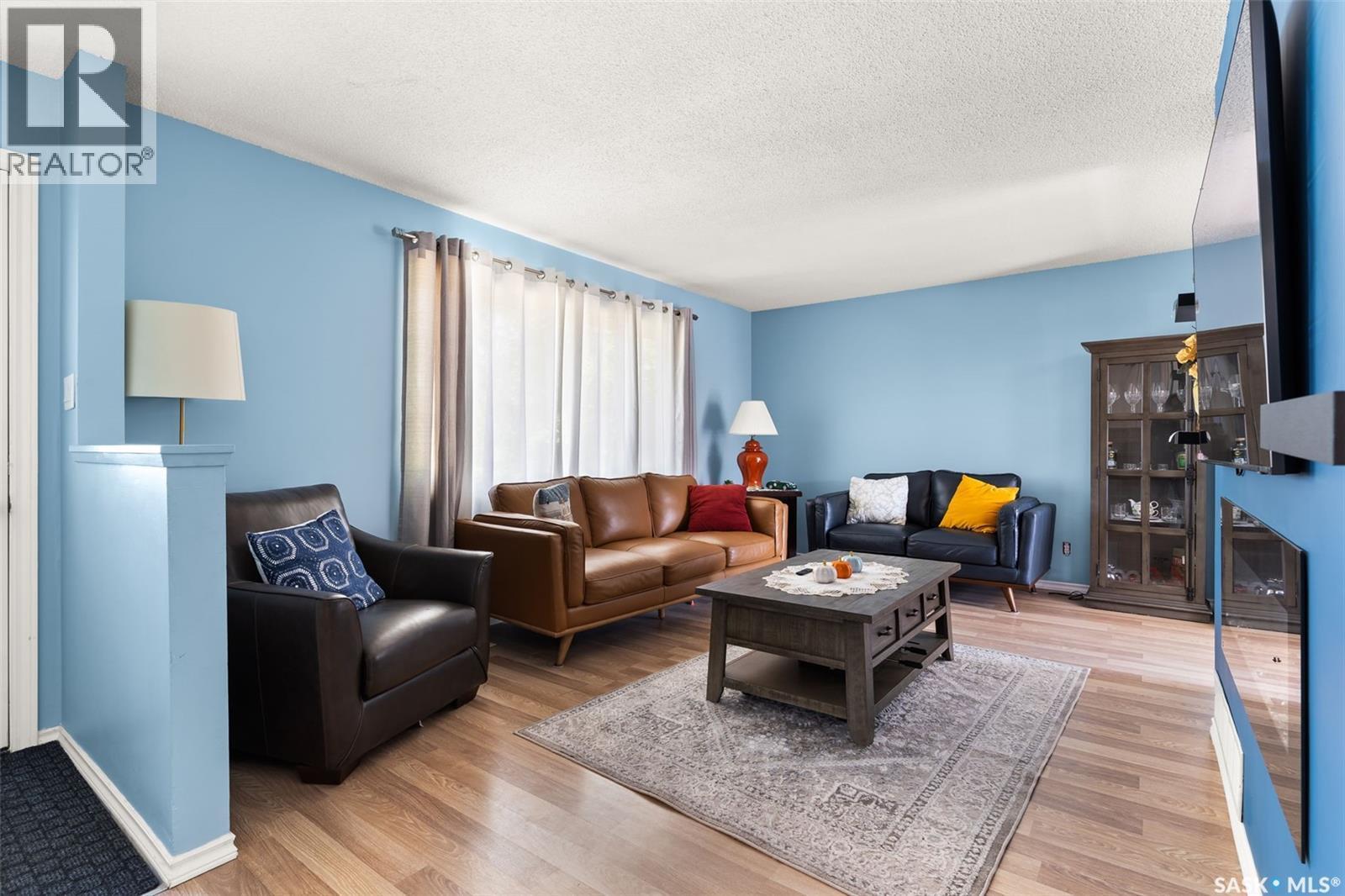1341 9Th Avenue N, Regina, SK - Indoor Photo Showing Living Room