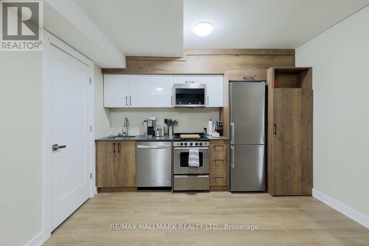 303 - 628 Danforth Avenue, Toronto, ON - Indoor Photo Showing Kitchen