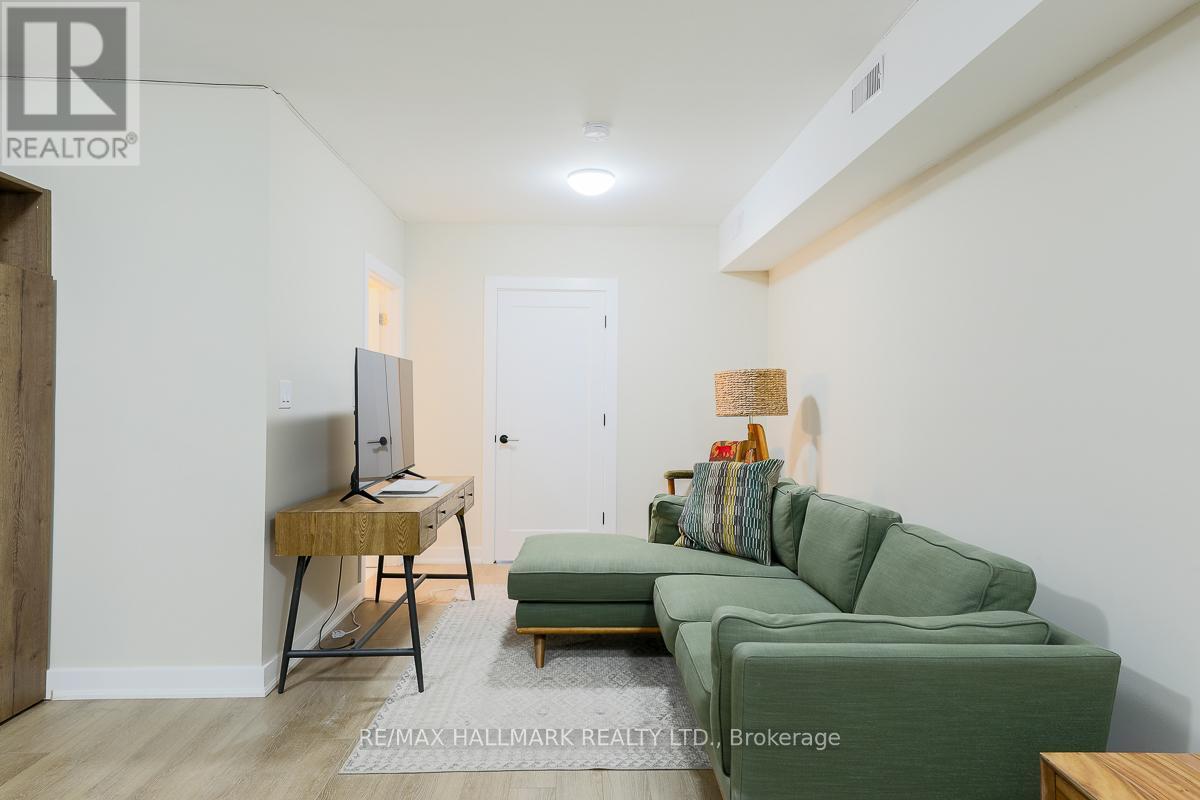 303 - 628 Danforth Avenue, Toronto, ON - Indoor