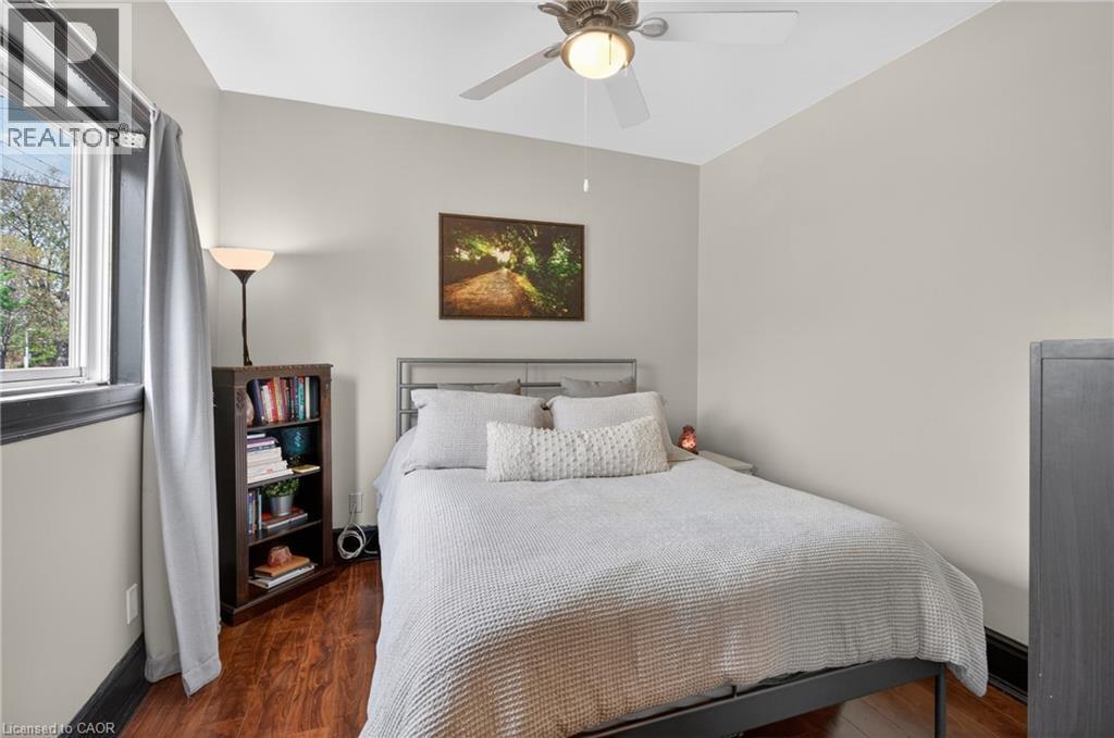 147 Strachan Street E, Hamilton, ON - Indoor Photo Showing Bedroom