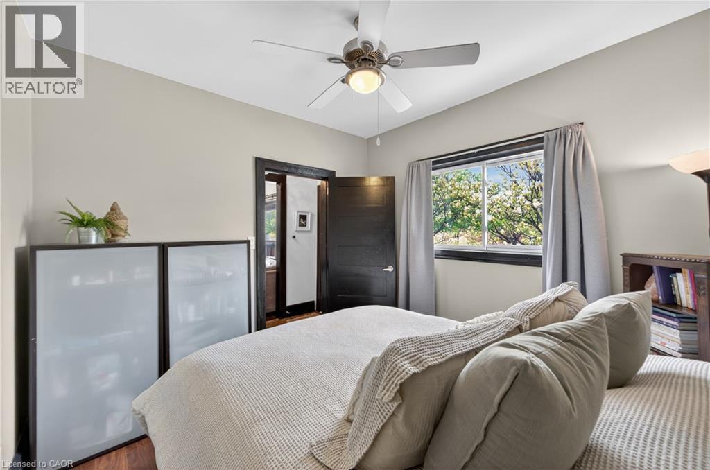 147 Strachan Street E, Hamilton, ON - Indoor Photo Showing Bedroom