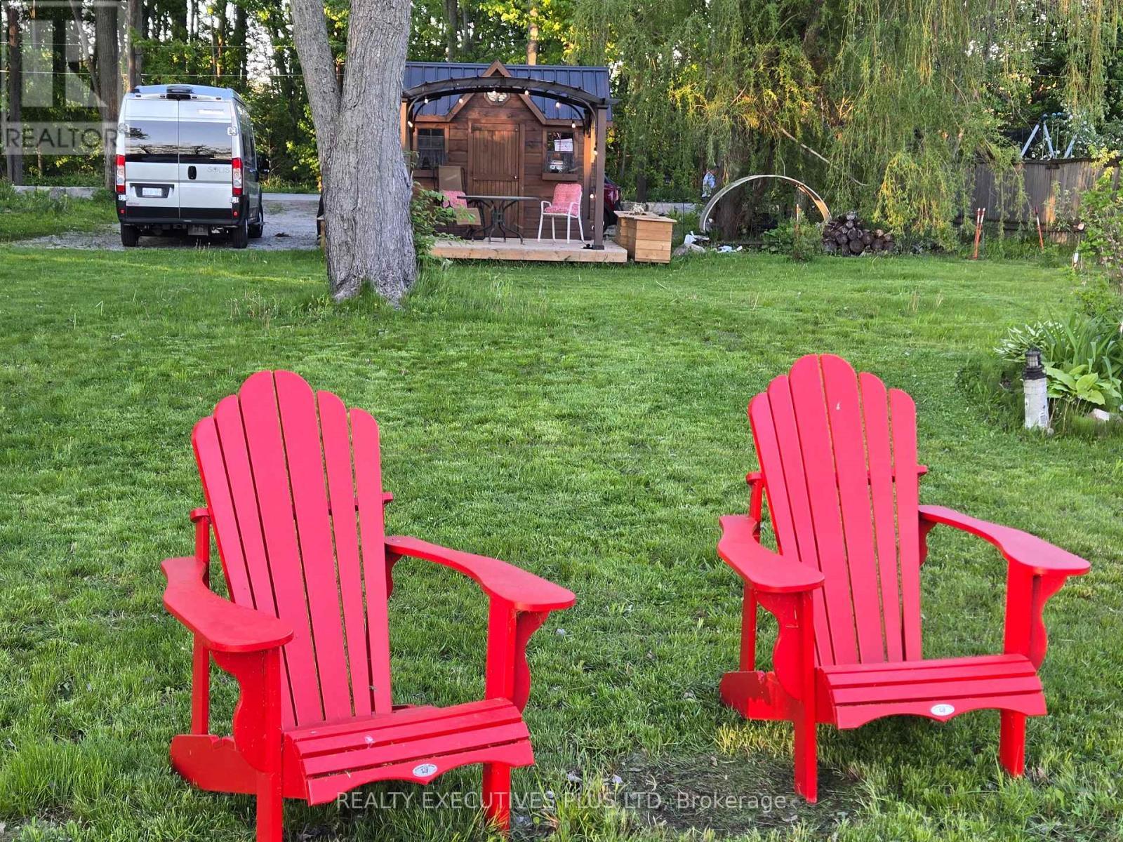 Muskoka Chairs - 2757 Lone Birch Trail, Ramara, ON - Outdoor