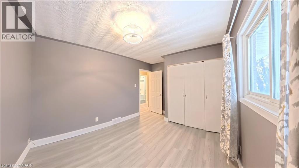 Bedroom featuring light wood-finish flooring and neutral gray walls - 61 Bosworth Crescent Unit# Upper, Kitchener, ON - Indoor Photo Showing Other Room