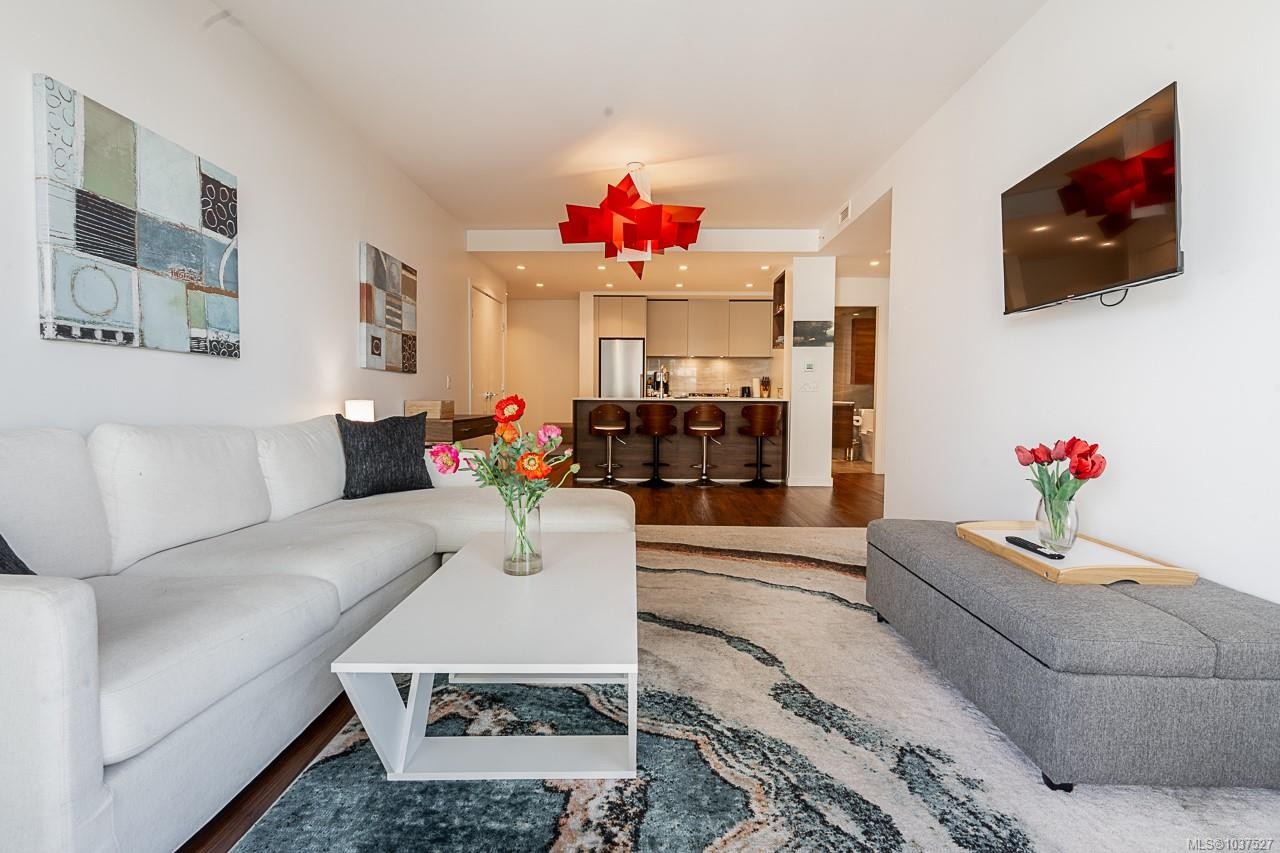 #604-369 Tyee Rd, Victoria, BC - Indoor Photo Showing Living Room