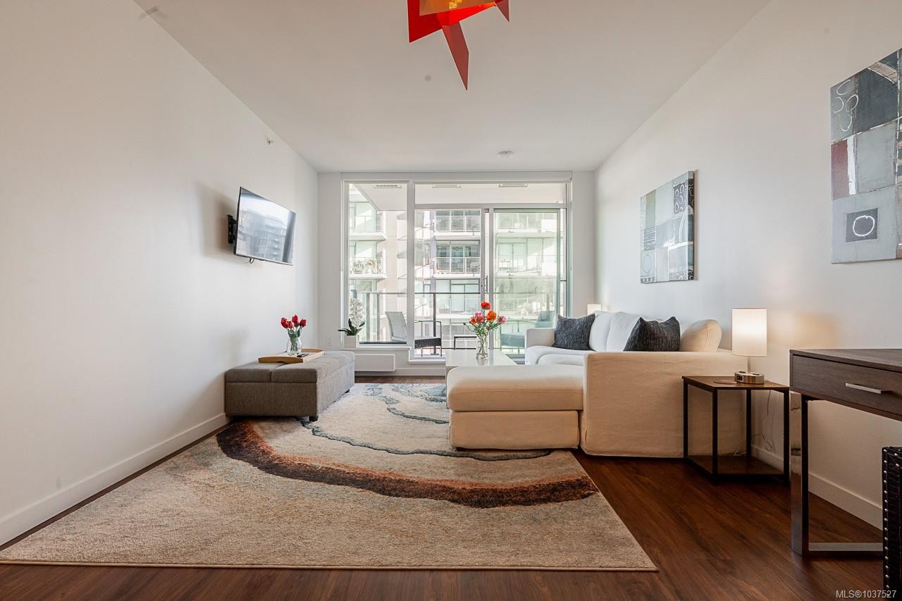 #604-369 Tyee Rd, Victoria, BC - Indoor Photo Showing Living Room