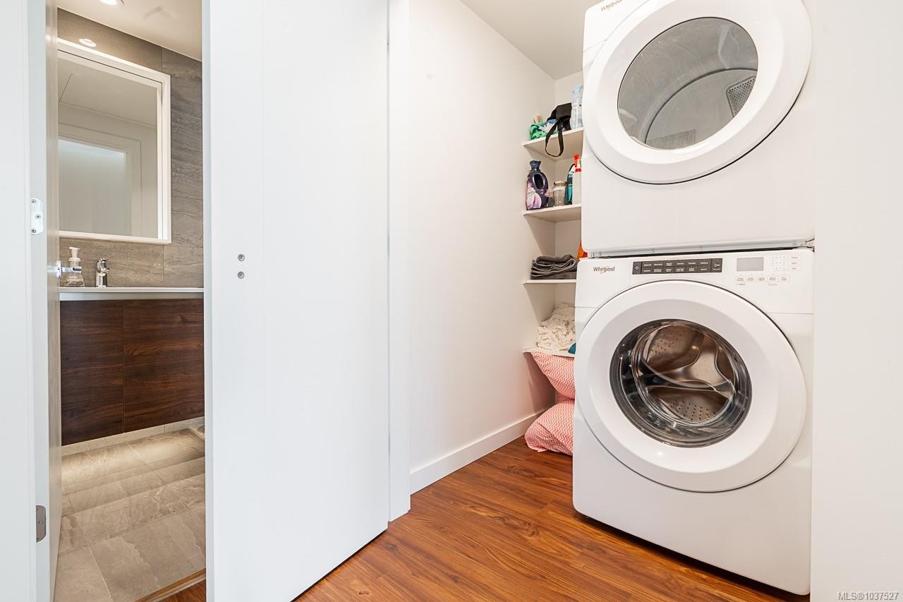 #604-369 Tyee Rd, Victoria, BC - Indoor Photo Showing Laundry Room