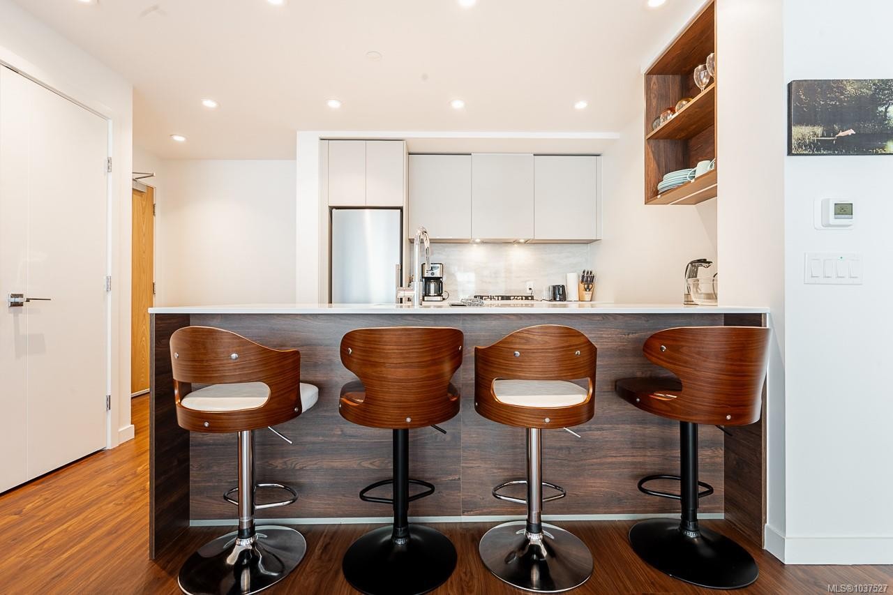 #604-369 Tyee Rd, Victoria, BC - Indoor Photo Showing Kitchen With Upgraded Kitchen