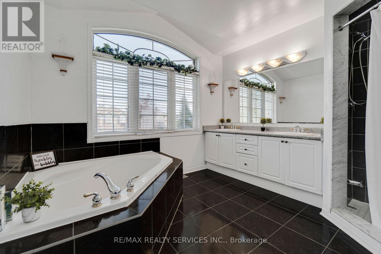 7419 Black Walnut Trail, Mississauga, ON