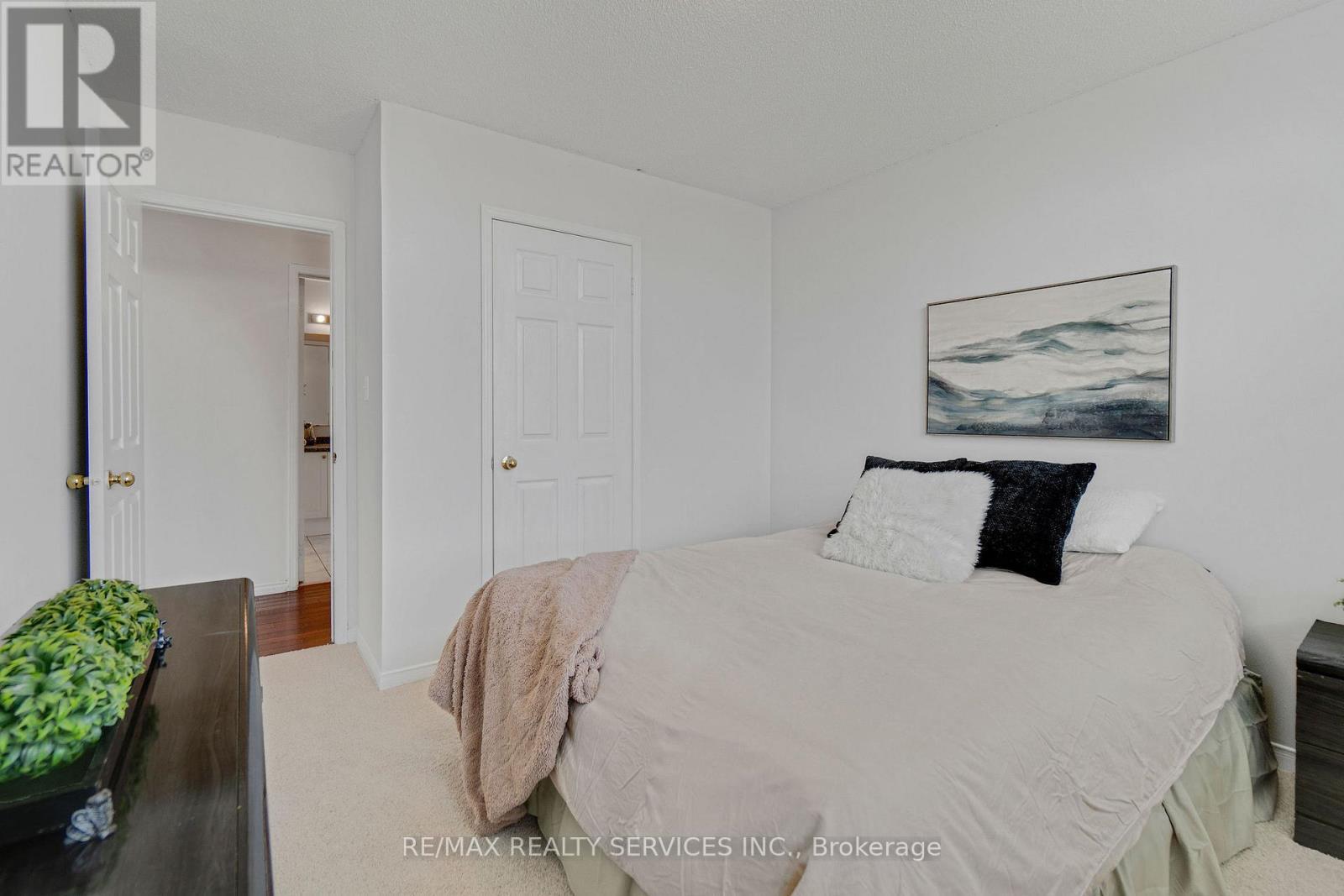 7419 Black Walnut Trail, Mississauga, ON