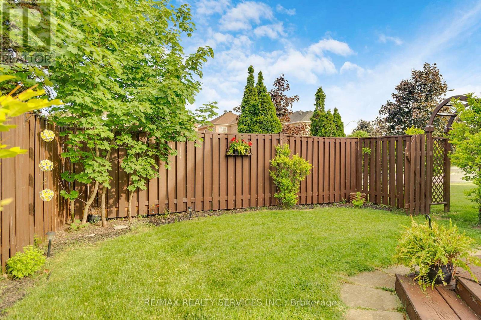 7419 Black Walnut Trail, Mississauga, ON