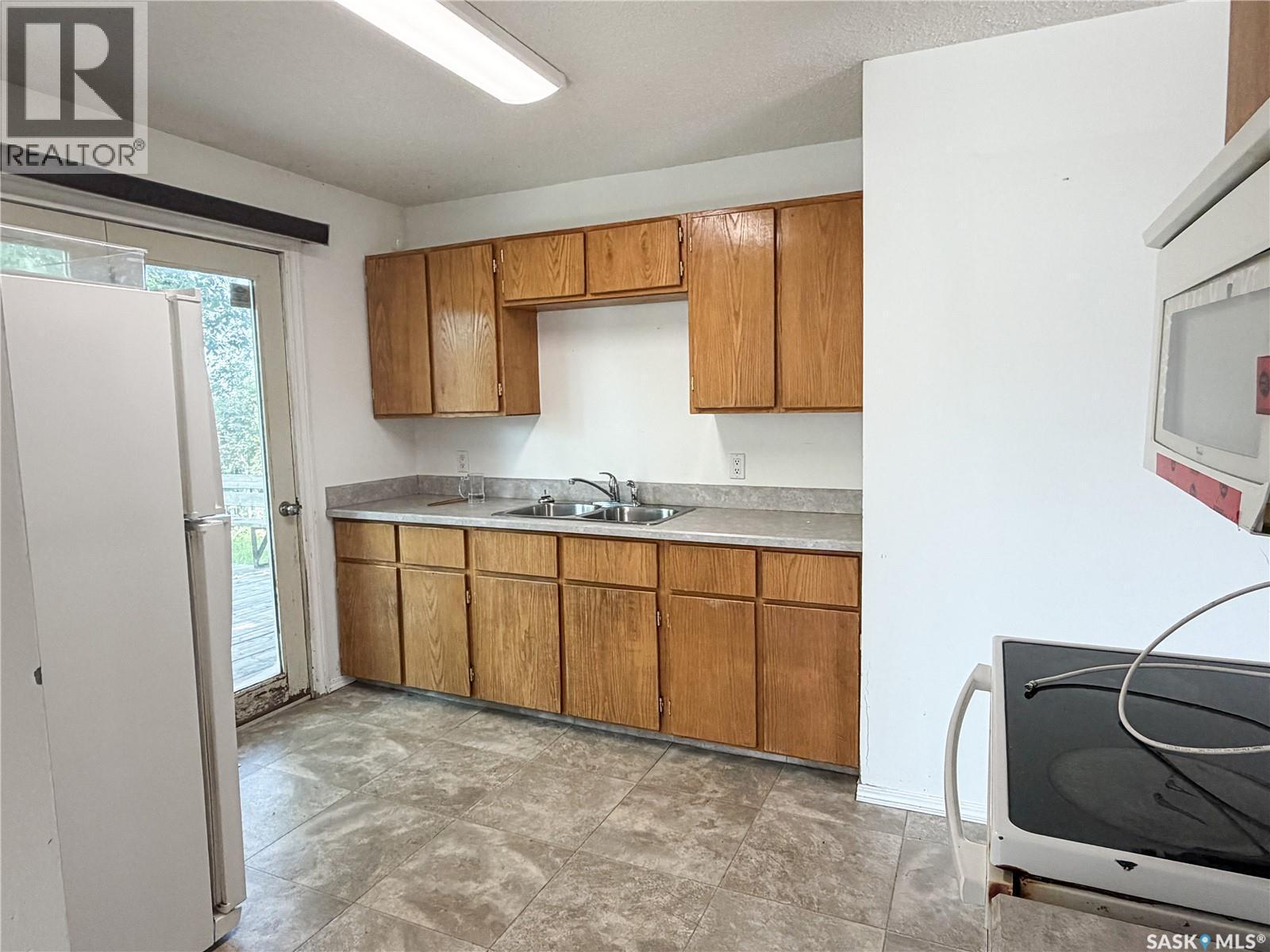 7 Dunfield Crescent, Meadow Lake, SK - Indoor Photo Showing Kitchen With Double Sink
