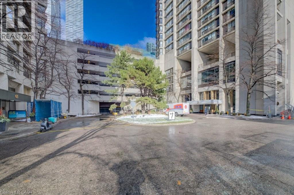 33 Harbour Square Unit# 1017, Toronto, ON - Outdoor With Facade