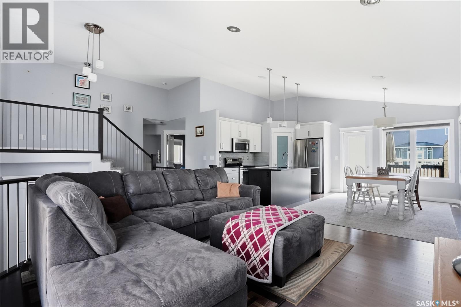 1111 Evergreen Boulevard, Saskatoon, SK - Indoor Photo Showing Living Room