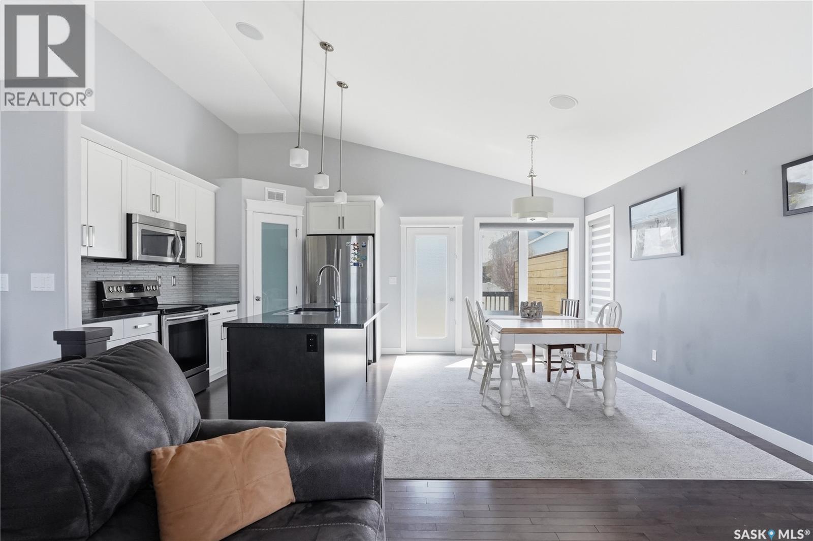 1111 Evergreen Boulevard, Saskatoon, SK - Indoor