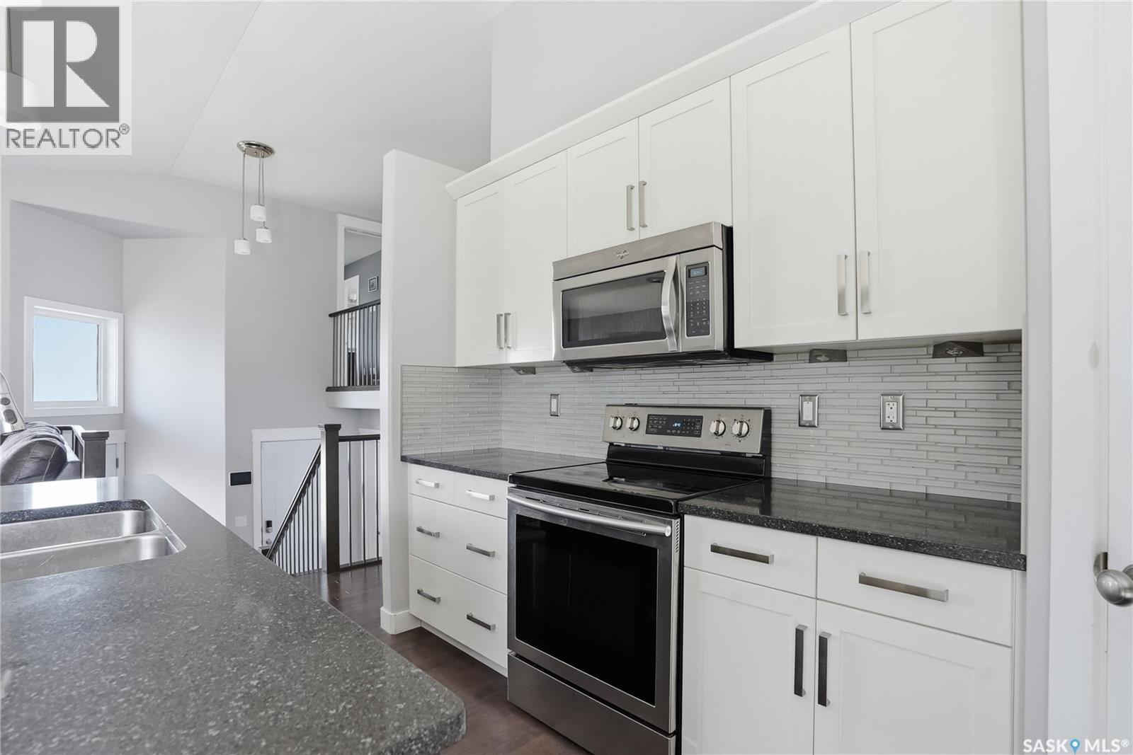 1111 Evergreen Boulevard, Saskatoon, SK - Indoor Photo Showing Kitchen With Stainless Steel Kitchen With Double Sink With Upgraded Kitchen