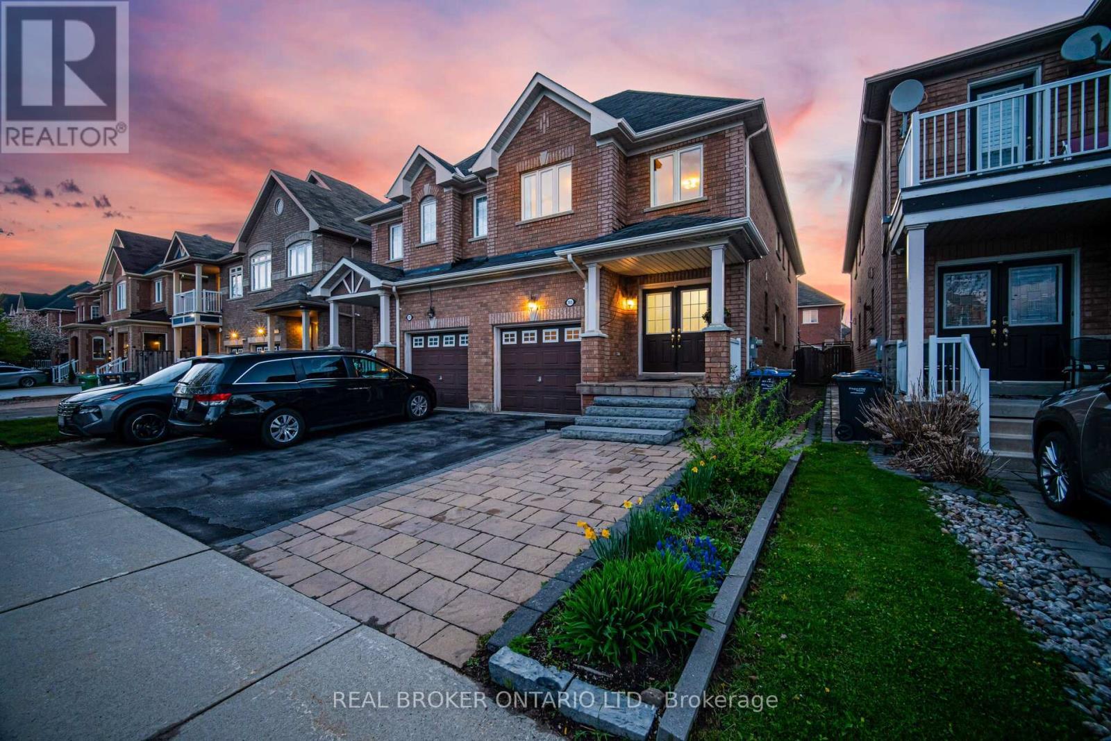 3935 Skyview Street, Mississauga, ON - Outdoor With Deck Patio Veranda With Facade