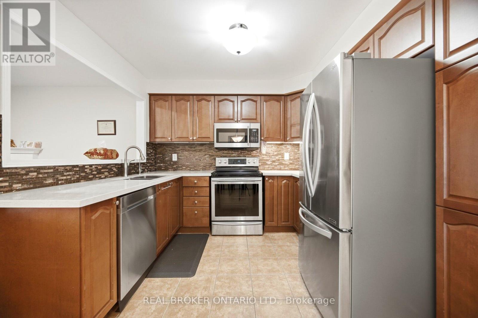 Eat-in Kitchen - 3935 Skyview Street, Mississauga, ON - Indoor Photo Showing Kitchen With Stainless Steel Kitchen