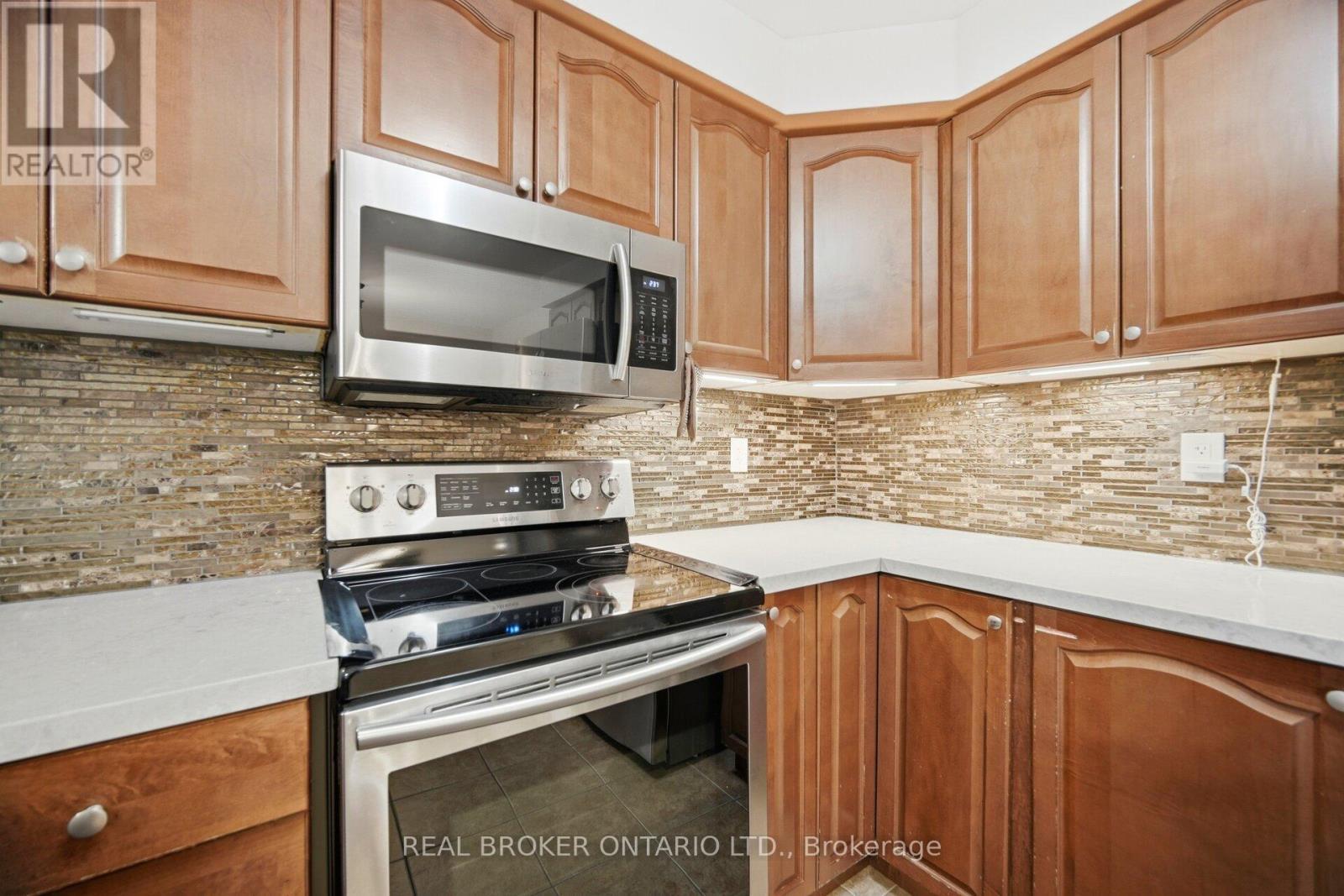 Eat-in Kitchen - 3935 Skyview Street, Mississauga, ON - Indoor Photo Showing Kitchen