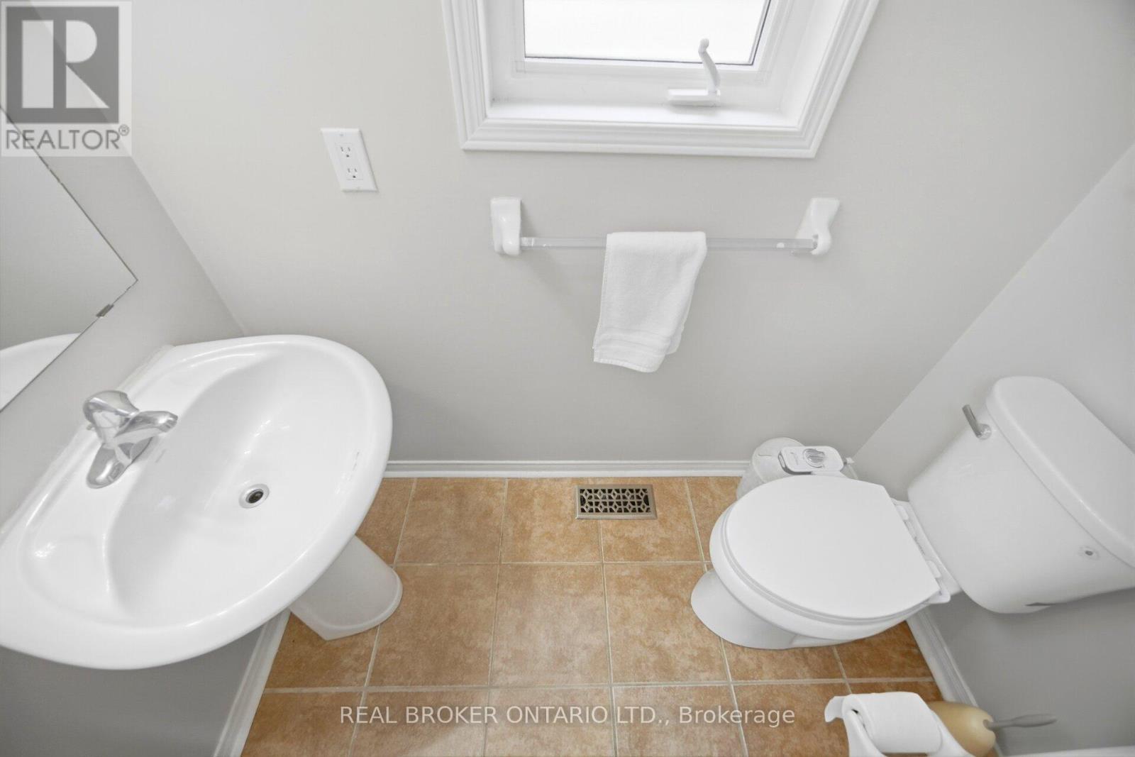 Powder room on main level - 3935 Skyview Street, Mississauga, ON - Indoor Photo Showing Bathroom