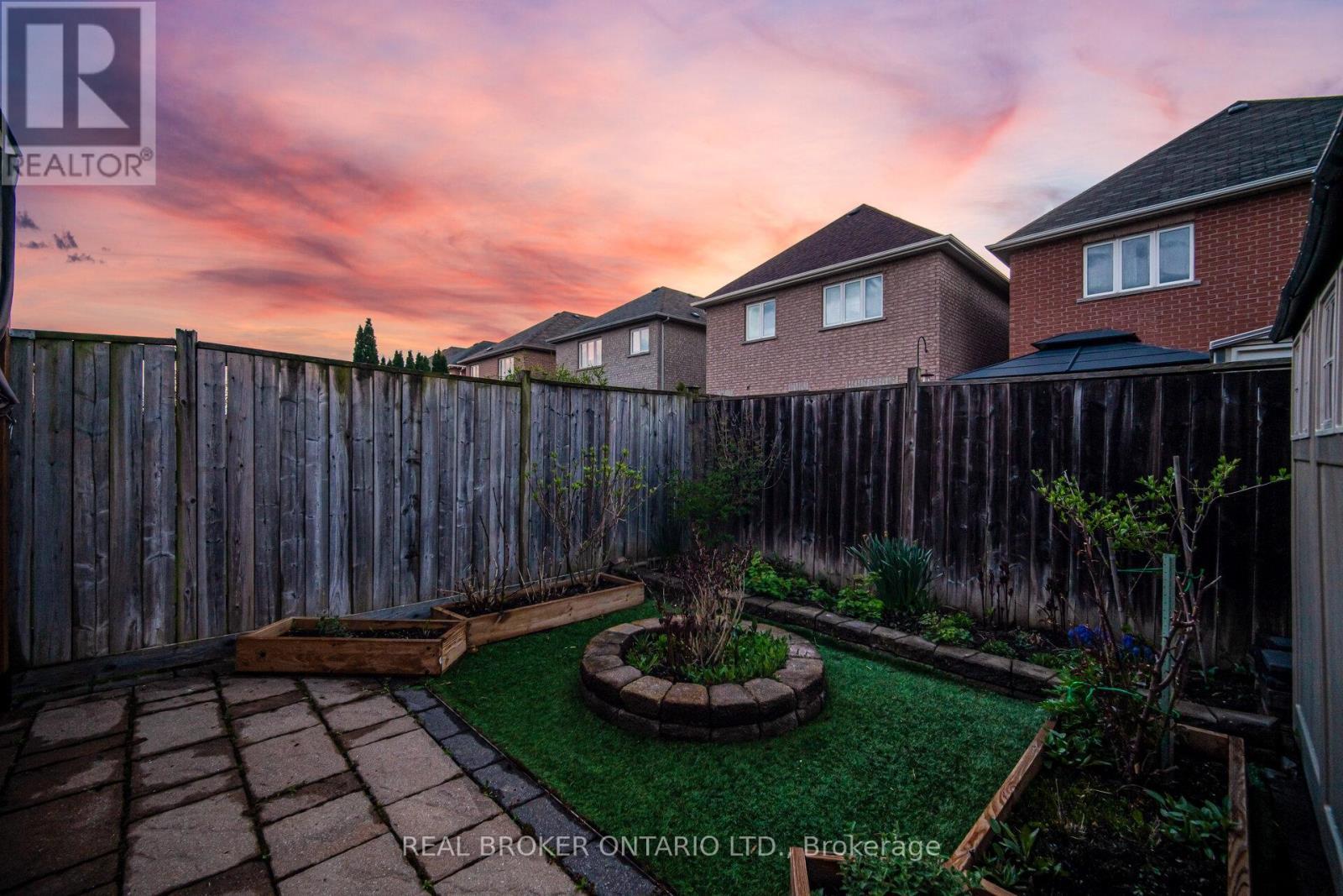 3935 Skyview Street, Mississauga, ON - Outdoor