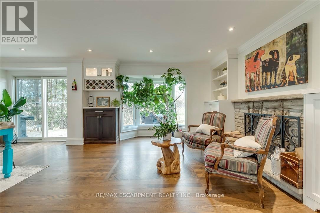 3311 Springvale Court, Burlington, ON - Indoor Photo Showing Living Room