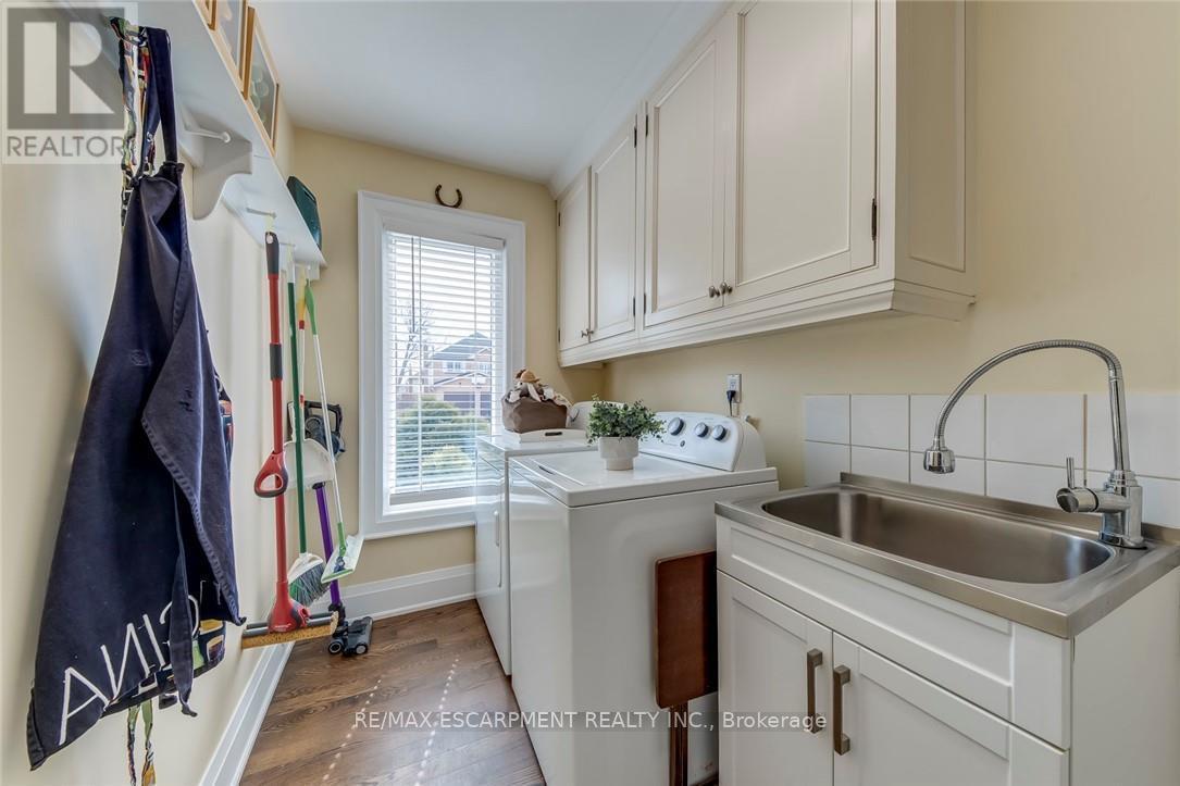 3311 Springvale Court, Burlington, ON - Indoor Photo Showing Laundry Room