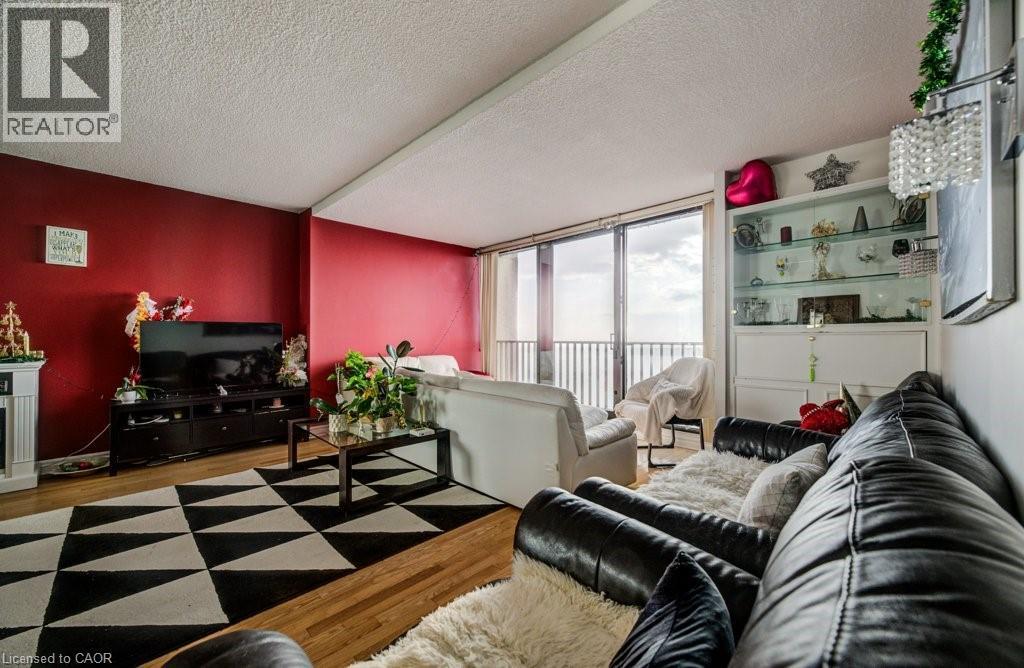 33 Harbour Square Unit# 2801, Toronto, ON - Indoor Photo Showing Living Room