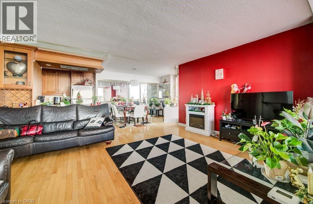 33 Harbour Square Unit# 2801, Toronto, ON - Indoor Photo Showing Living Room With Fireplace