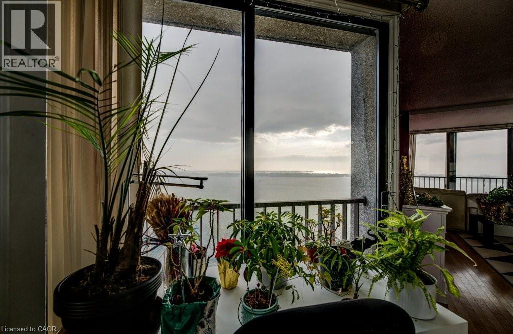 33 Harbour Square Unit# 2801, Toronto, ON - Photo Showing Other Room With Body Of Water
