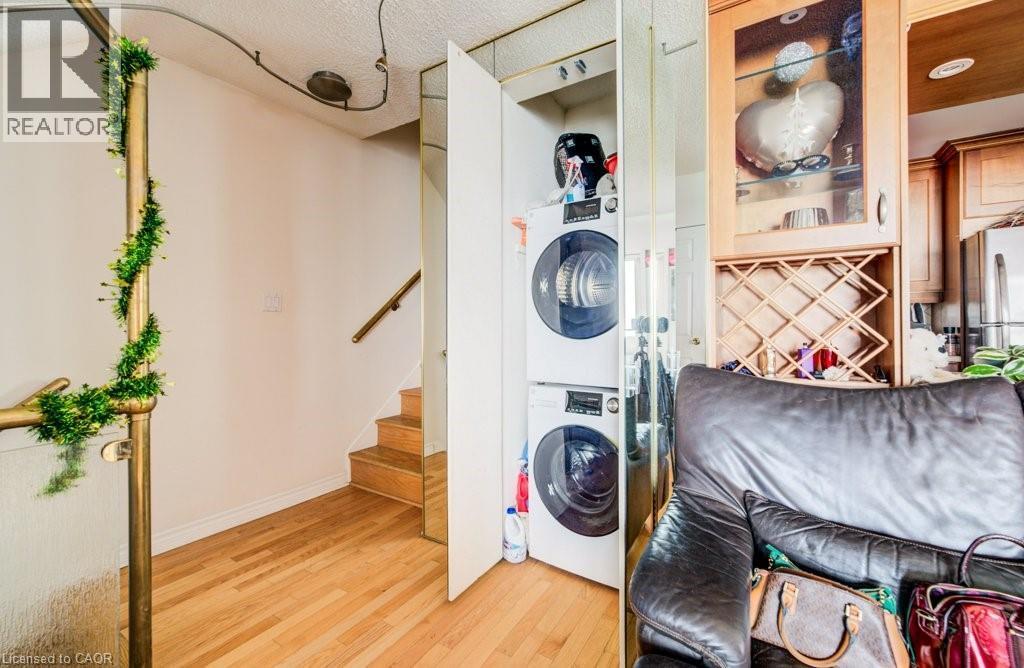 33 Harbour Square Unit# 2801, Toronto, ON - Indoor Photo Showing Laundry Room