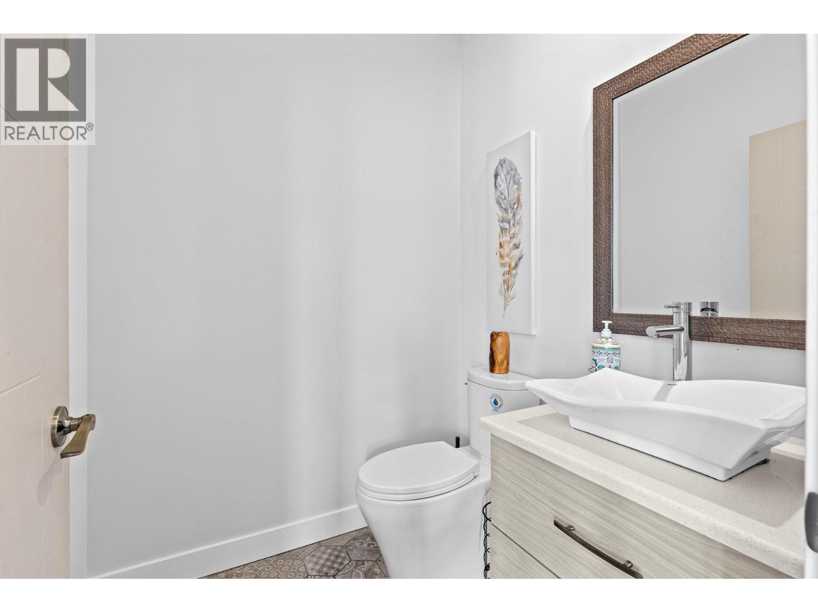 Half bath - Main floor. - 647 Mt Ida Drive, Coldstream, BC