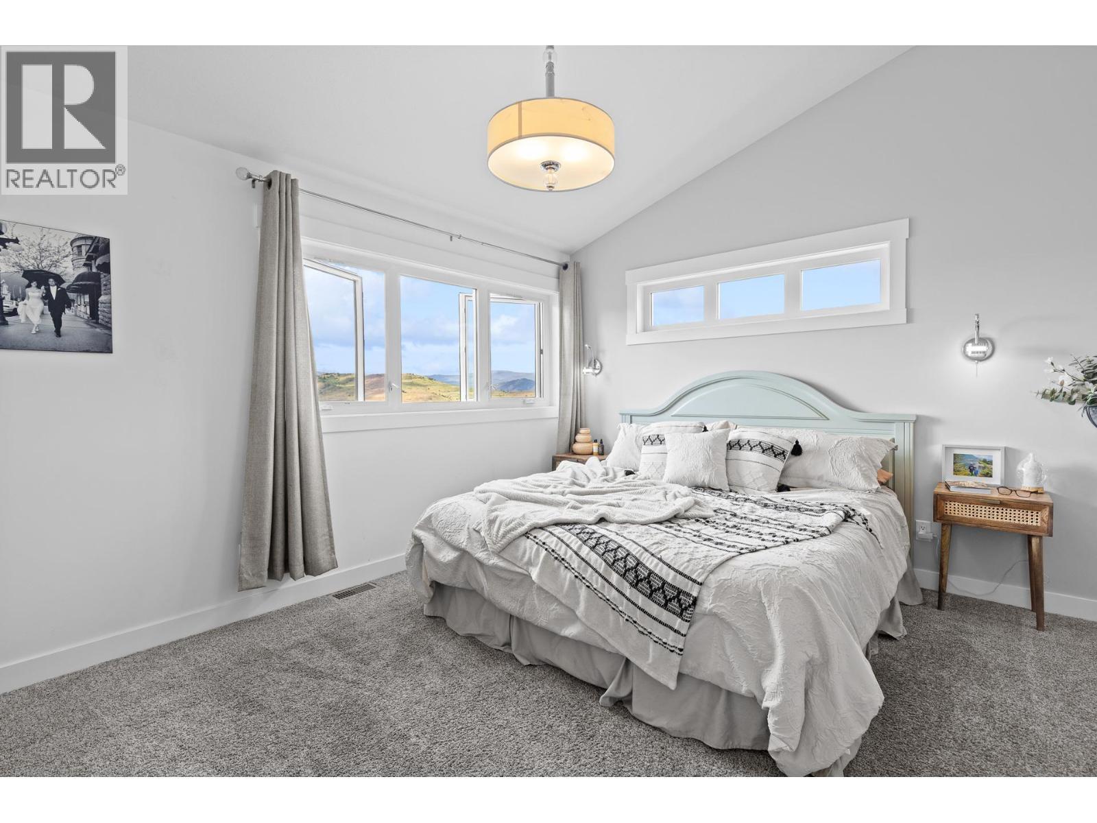 Main bedroom - 2nd floor. - 647 Mt Ida Drive, Coldstream, BC