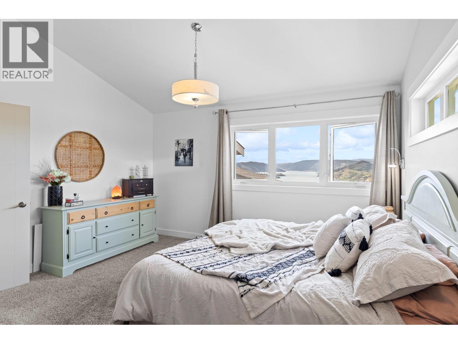 Main bedroom - 2nd floor. - 647 Mt Ida Drive, Coldstream, BC