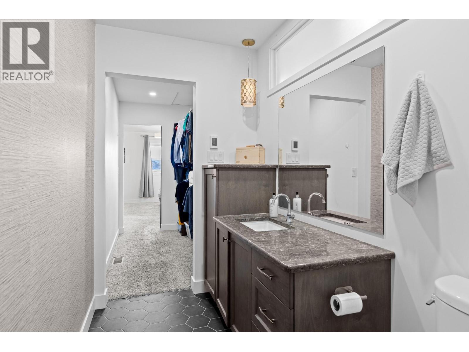 5 pce ensuite off main bedroom. - 647 Mt Ida Drive, Coldstream, BC