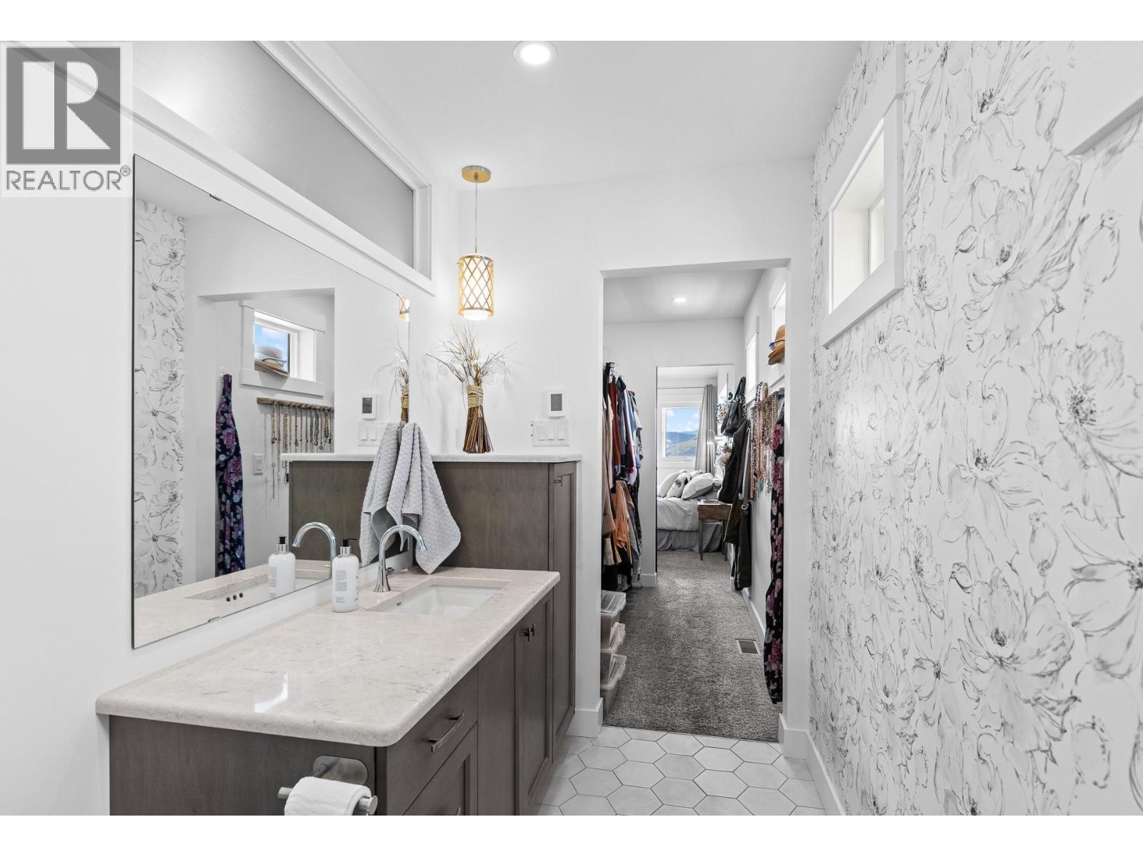 5 pce ensuite off main bedroom. - 647 Mt Ida Drive, Coldstream, BC