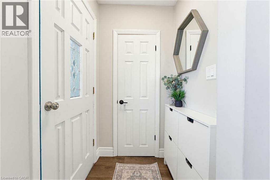 140 Parkdale Avenue S, Hamilton, ON - Indoor Photo Showing Other Room